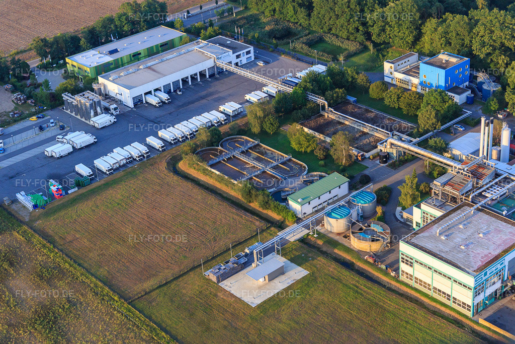 Luftbild: Süpro Gmbh und ReFood GmbH im Ortsteil Hüttenfeld in Lampertheim im Bundesland Hessen in Deutschland. Foto: IMG_103070.jpg vom 28.08.2017 durch Werner Riehm/FLY-FOTO.deReFood - saubere Verwertung von Lebensmittelresten & Fetten