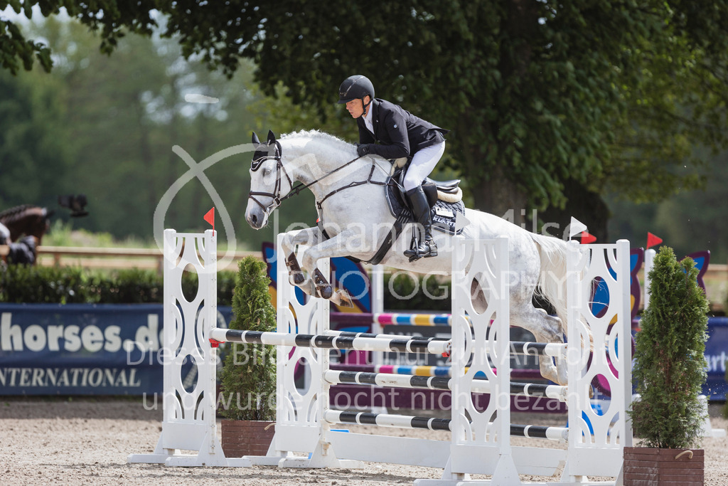 250506_Mühlen_SprPf-L1-373 | Deine schönsten Turniermomente als professionelle Fotos! Entdecke hochwertige Pferdesport-Fotografie im Online-Shop. Jetzt Fotos finden & bestellen!