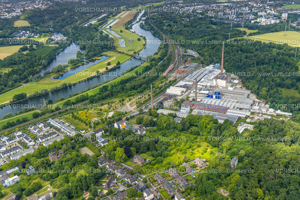 Bochum240700948 | Luftbild, Werk P-D Refractories GmbH Dr. C. Otto, Wiesenfläche der ehemaligen Kleingartenanlage und Arbeitersiedlung Am Ruhrort, Eisenbahnmuseum Bochum am Fluss Ruhr und Eisenbahnbrücke, hinten Schleuse Horster Mühle und Wassergewinnungsgebiet, Dahlhausen, Bochum, Ruhrgebiet, Nordrhein-Westfalen, Deutschland