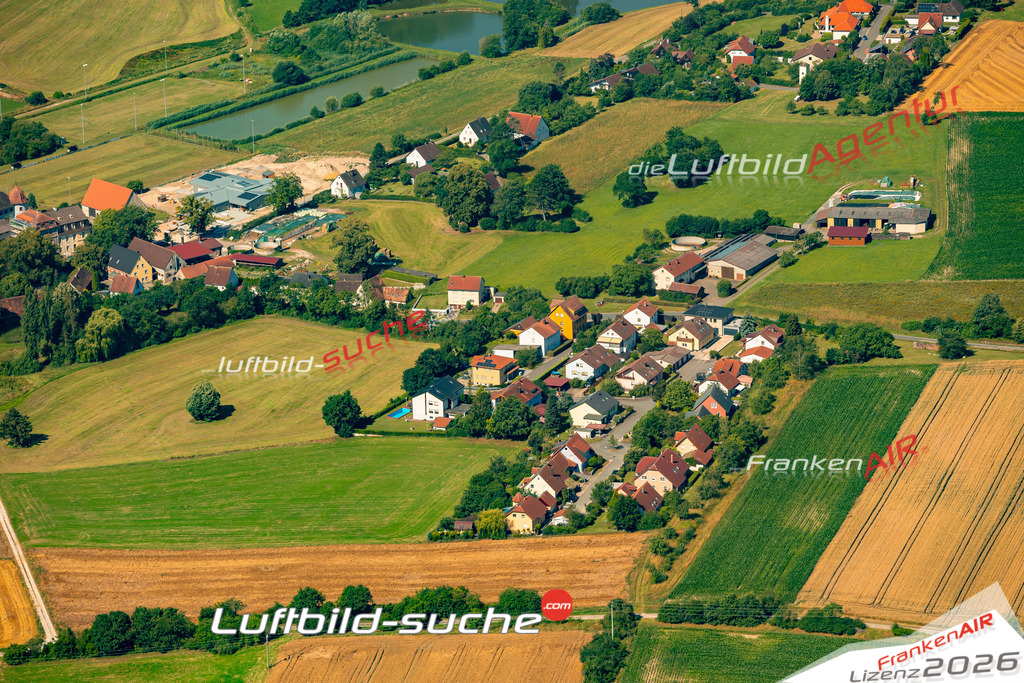 Das Luftbild zeigt : Brunn Emskirchen - Die Luftaufnahme wurde 2024 vom UL-Flugzeug aus erstellt ( keine Drohne ) - Hochauflösende Luftaufnahme - Für grossformatige Ausdrucke geeignet. Die Geschenkidee !Mit Lizenz und Bildrechte bestellbar