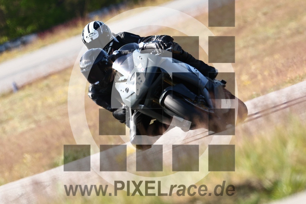 0063-20240509_00245 | Schöne Erinnerungen an spannende Momente - das festzuhalten ist unser Job. PIXELrace.de ist seit 2003 auf den Rennstrecken Europas unterwegs um die Action draußen beim Fahren und die wunderbare Stimmung imm Fahrerlager für euch einzufangen.