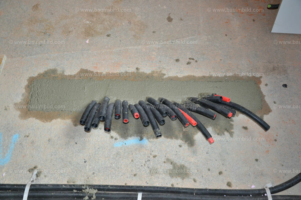 bib-lg17-elektroinstallation-0162 | Nach LV-Leistungsgruppen sortierte Detailfotos über den Bau eines Hauses. Alle Hausbau-Bilder direkt vom Urheber und Autor der Website Haus-Selber-Bauen.com