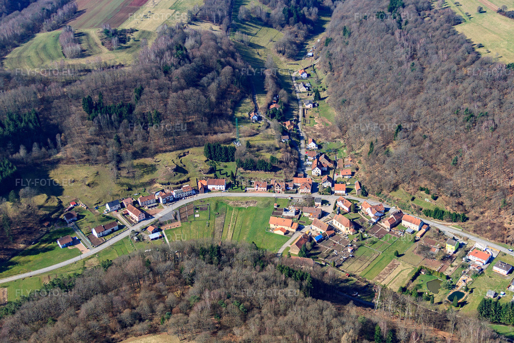 Vue aérienne: Vue de la ville depuis l'est à Bousseviller dans le département Moselle, France – .Photo: IMG_38457.jpg prise le 20/03/2011 par Werner Riehm/FLY-FOTO.eu – Résolution de l'original: 4752 x 3168 px