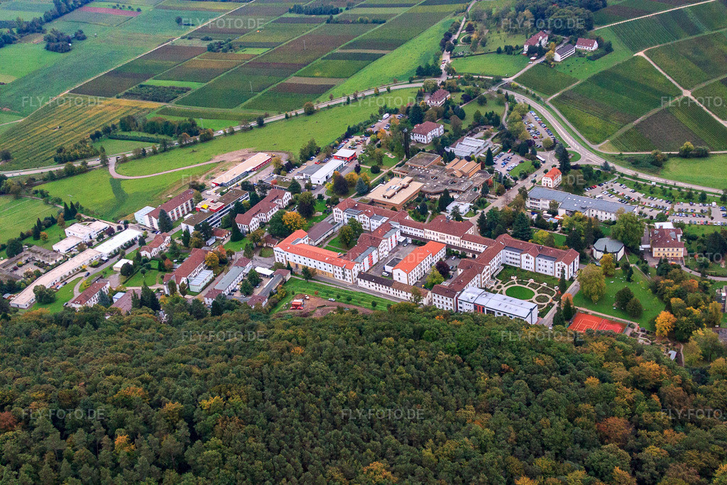 Luftbild: Psyschatrische Landesklinik Landeck in Klingenmünster im Bundesland Rheinland-Pfalz in Deutschland. Foto: IMG_59987.jpg vom 08.10.2013 durch Werner Riehm/FLY-FOTO.de
