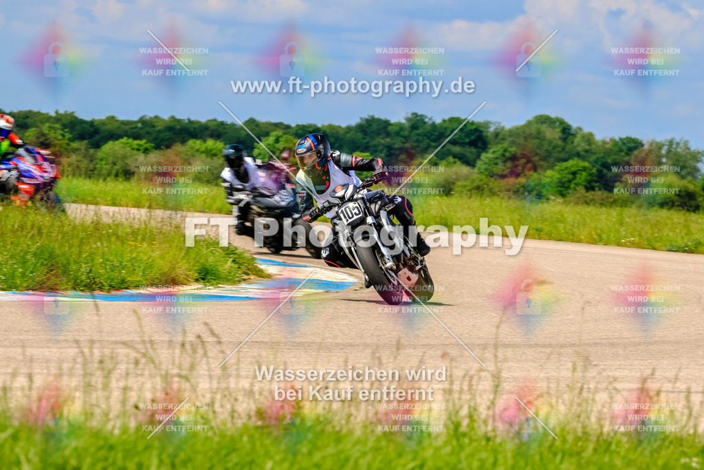 MotoTeam-0688 | Hier findet Ihr Bilder von Touristenfahrten auf der Nürburgring Nordschleife oder von anderen Veranstaltungen die ich besucht habe. Viel Spass beim Durch Schauen 