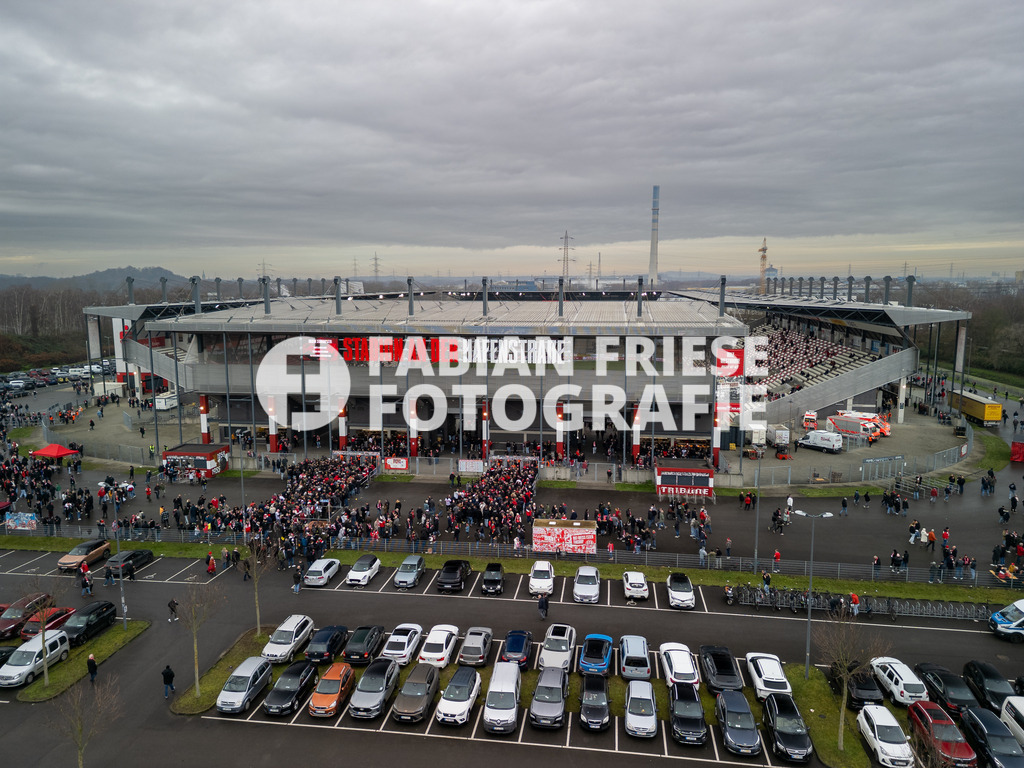 GER Rot-Weiss Essen vs. SSV Ulm, Fussball, 3. Liga, Spieltag 19, Saison 2025/2026, 20.12.2025 | GER Rot-Weiss Essen vs. SSV Ulm, Fussball, 3. Liga, Spieltag 19, Saison 2025/2026, 20.12.2025Foto: Fabian Friese - Realisiert mit Pictrs.com