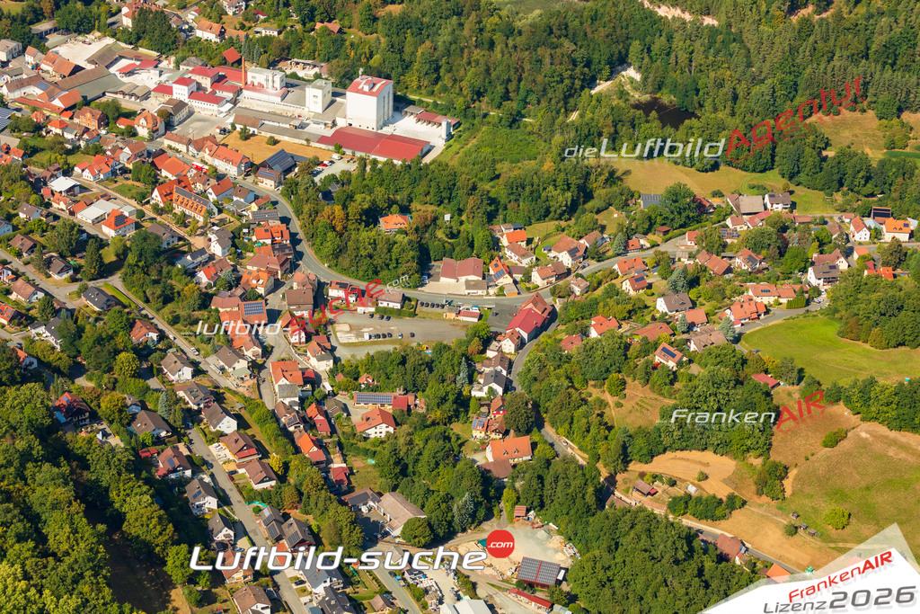 Luftaufnahme von Weißenbrunn - Die Luftaufnahme wurde 2025 vom UL-Flugzeug heraus erstellt ( keine Drohne ) - Hochauflösende Luftaufnahme - für professionelle Ausdrucke geeignet. Die Geschenkidee !Mit Lizenz und Bildrechte bestellbar