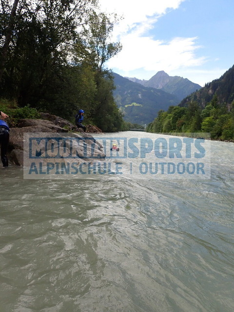 P7140101 | Bestelle die Bilder deines Berg- oder Wasser-Abenteuers mit Mountain Sports bequem von zu Hause aus direkt über unseren Online Fotoshop von pictrs.com. - Realisiert mit Pictrs.com