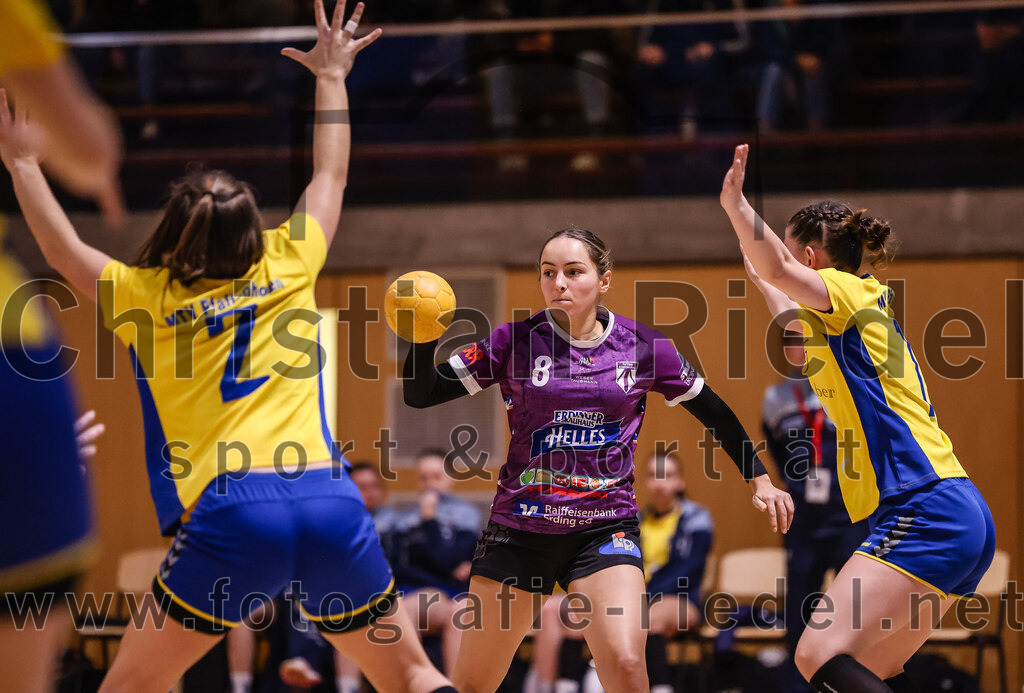 2025-02-15_066_SpVgg_Altenerding_gegen_MTV_Pfaffenhofen | Erding, Deutschland, 15.02.2025:Handball, Bezirksoberliga Frauen Altbayern 2024 / 2024, 14. Spieltag, SpVgg Altenerding gegen MTV Pfaffenhofen, Endergebnis: 27:23Magdalena Scherer (MTV Pfaffenhofen, #2), Lena Prem (SpVgg Altenerding, #8), Leonie Sterz (MTV Pfaffenhofen, #11)Foto: Christian Riedel / fotografie-riedel.net