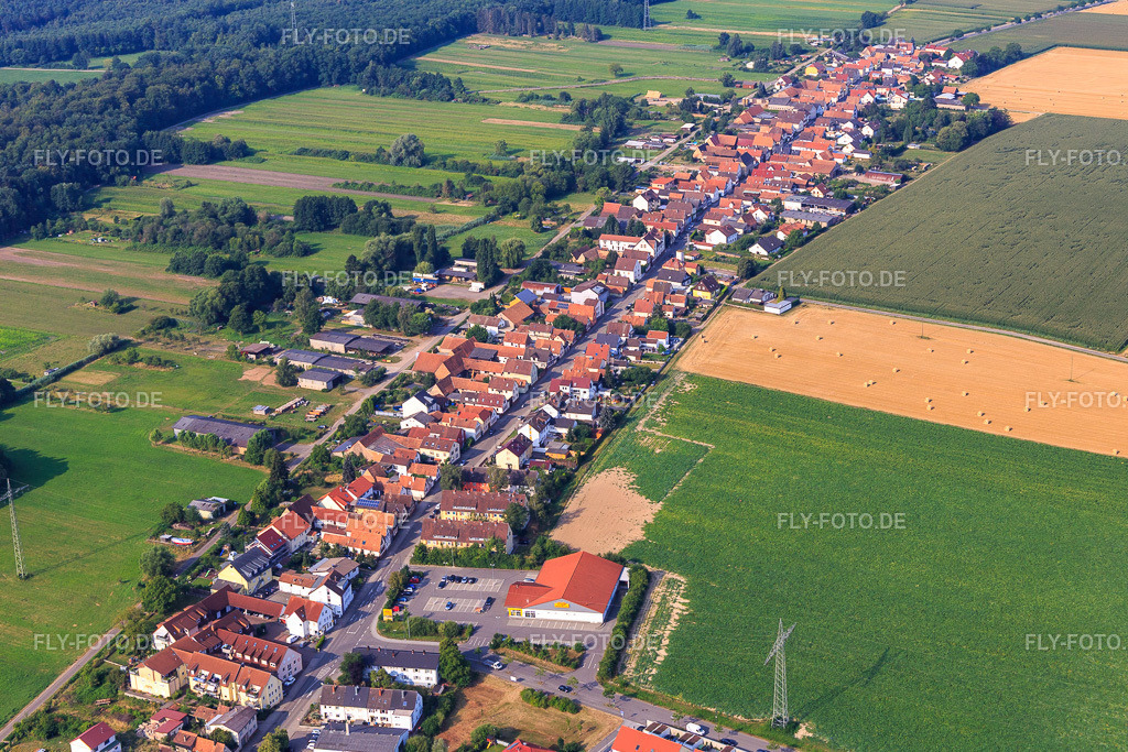 Saarstraße aus Nordosten | Luftbild: Saarstraße aus Nordosten in Kandel im Bundesland Rheinland-Pfalz in Deutschland. Foto: IMG_108987.jpg vom 15.07.2018 durch Werner Riehm/FLY-FOTO.de - Realisiert mit Pictrs.com