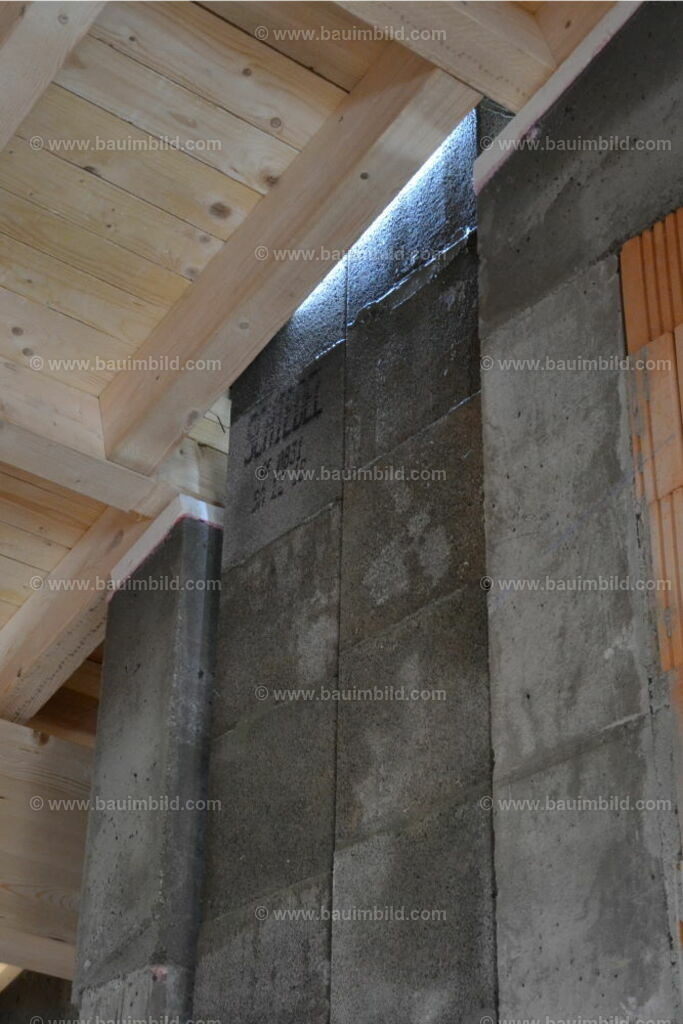 bib-lg08-schornstein-0035 | Nach LV-Leistungsgruppen sortierte Detailfotos über den Bau eines Hauses. Alle Hausbau-Bilder direkt vom Urheber und Autor der Website Haus-Selber-Bauen.com
