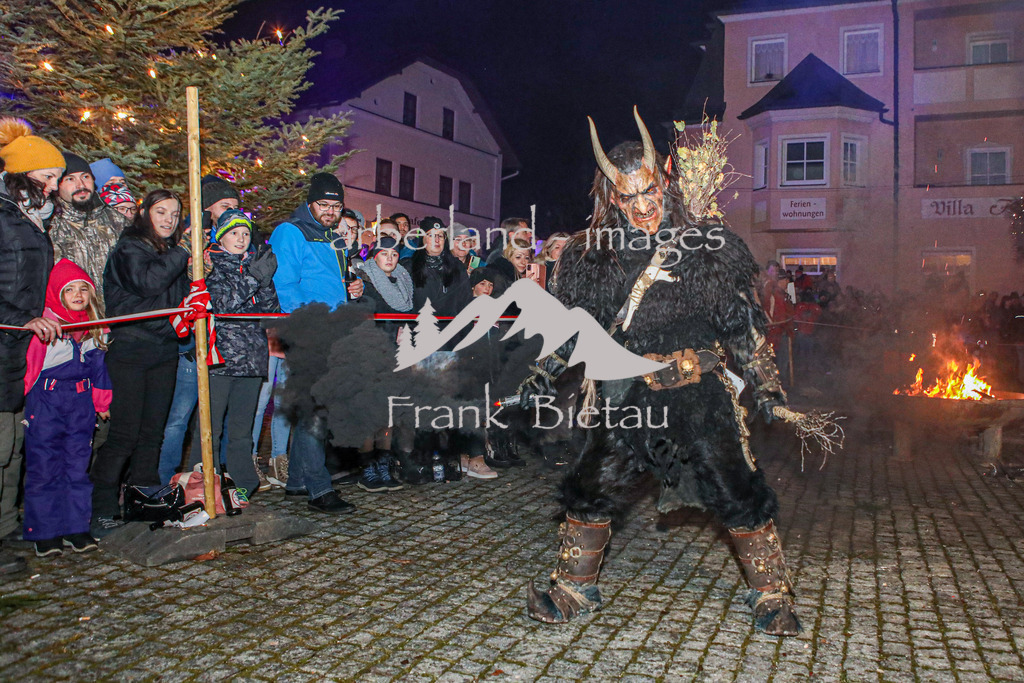 OE7A6816 | das Höllenspektakel im Bayerischen Wald am Abend vor der Sylvesternacht