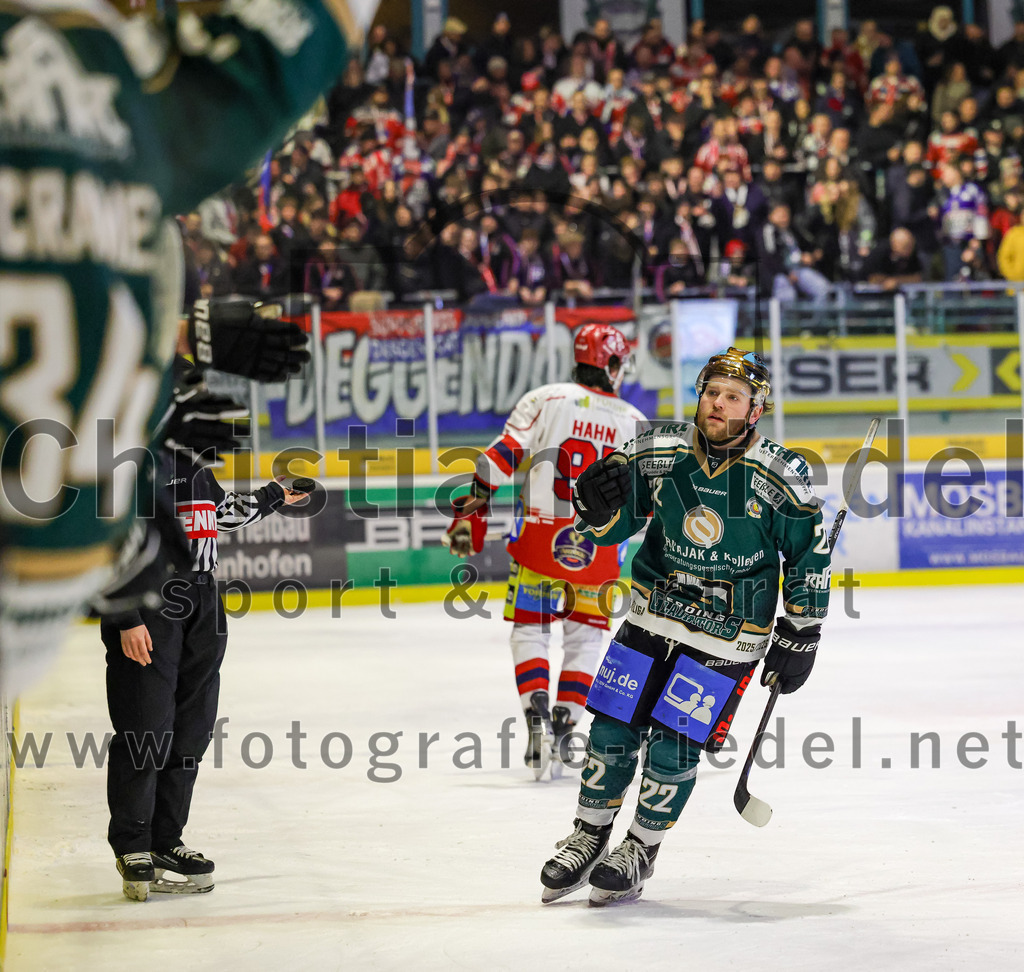 2026-02-20_114_TSV_Erding_gegen_Deggendorfer_SC | Erding, Deutschland, 20.02.2026:Eishockey, Oberliga Süd 2025 / 2026, 49. Spieltag, TSV Erding gegen Deggendorfer SC, Endergebnis: 4:1Grady Hobbs (Erding Gladiators, #22)Foto: Christian Riedel / fotografie-riedel.net