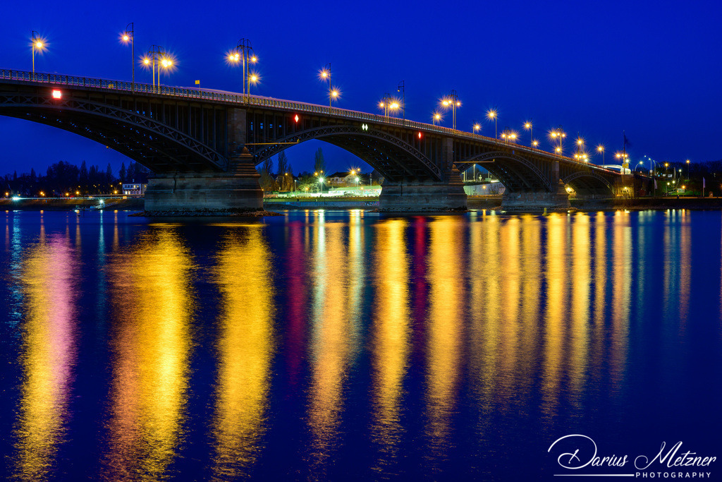 Die Theodor-Heuss-Brücke in Mainz | Die Theodor-Heuss-Brücke in Mainz am Abend