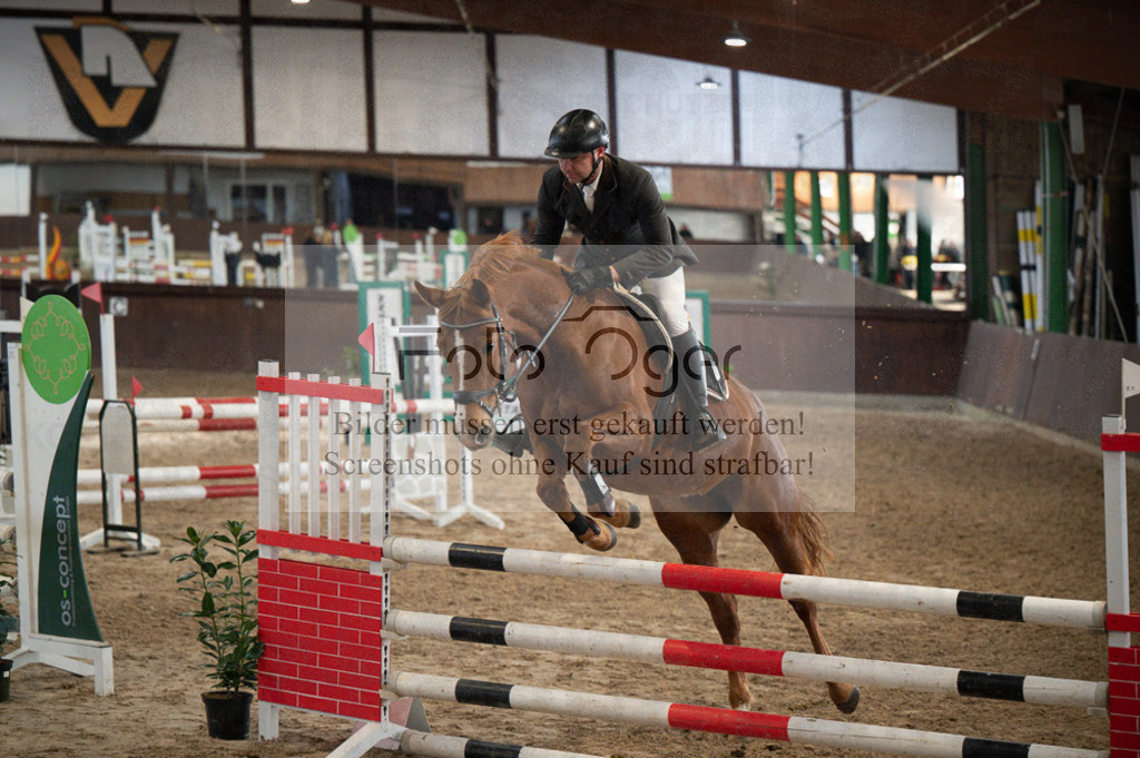 Hallenreittunier Voxtrup 2023 | Entdecke hochwertige Reitturnierfotos von Foto Oger. Professionell, emotional und authentisch – jetzt Lieblingsmomente im Shop bestellen. - Realisiert mit Pictrs.com