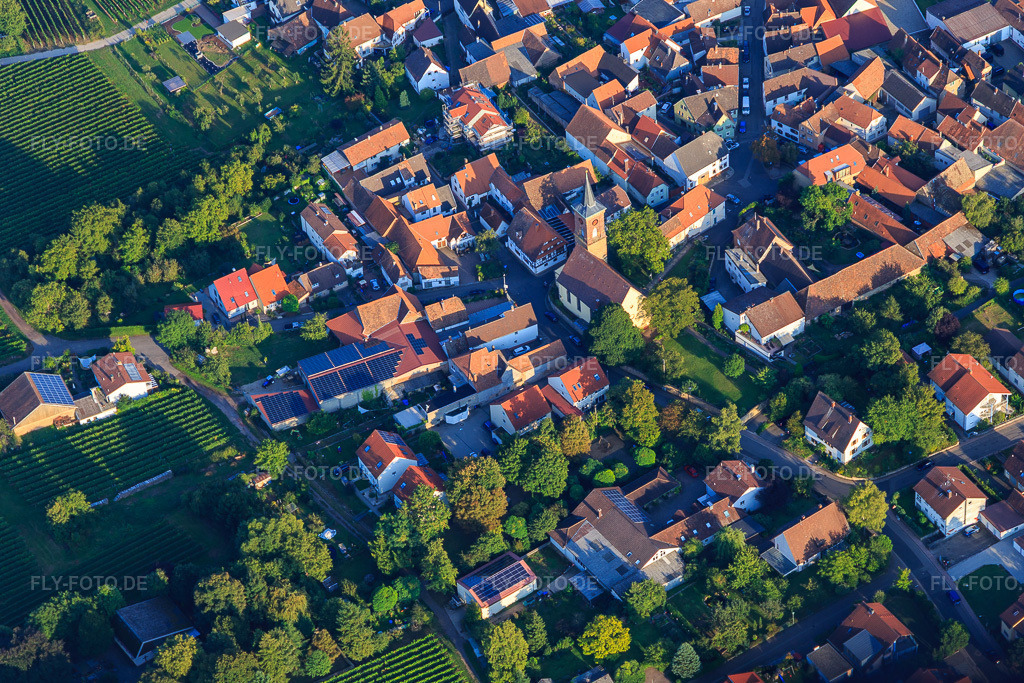Luftbild: Johanneskirche im Ortsteil Nußdorf in Landau im Bundesland Rheinland-Pfalz in Deutschland. Foto: IMG_103194.jpg vom 03.09.2017 durch Werner Riehm/FLY-FOTO.de