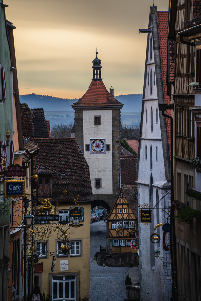 DSC07472 | Rothenburg ob der Tauber. Nur hier gibt es Exklusive und passend zur Jahreszeit Ihr Wandbild, T-Shirt, Tasse und alles was das Rothenburg Herz begehrt. - Realisiert mit Pictrs.com