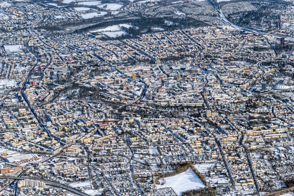 4044885 | BRAUNSCHWEIG 14.02.2021 Winterlich schneebedeckte Stadtansicht des Innenstadtbereiches im Ortsteil Innenstadt in Braunschweig im Bundesland Niedersachsen, Deutschland. Weiterführende Informationen bei: Stadt Braunschweig. // Wintry snowy city view on down town in the district Innenstadt in Brunswick in the state Lower Saxony, Germany. Further information at: Stadt Braunschweig. Foto: Gerhard Launer