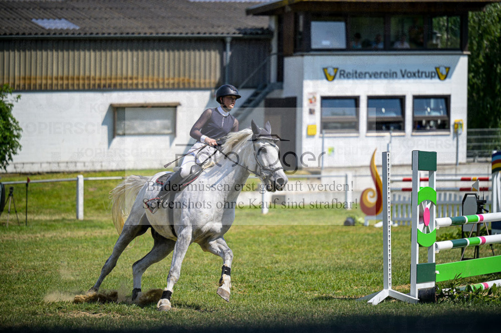 Reitturnier Voxtrup | Entdecke hochwertige Reitturnierfotos von Foto Oger. Professionell, emotional und authentisch – jetzt Lieblingsmomente im Shop bestellen.Deutschlandweite Turnierfotografie. - Realisiert mit Pictrs.com