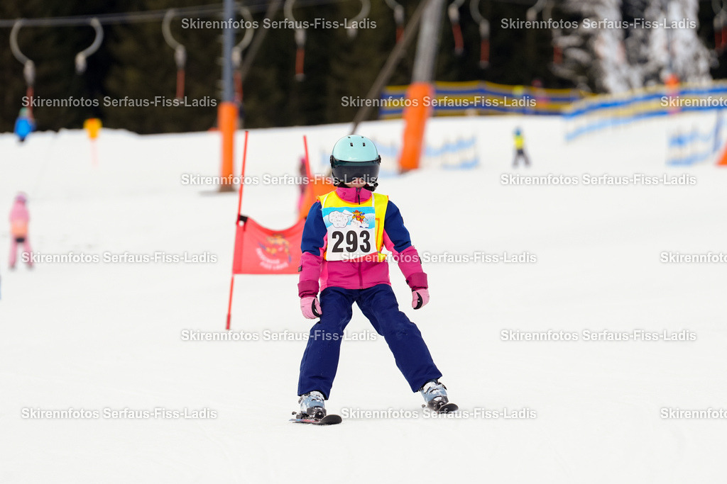 SRF_02.01.2026_0433 | Skirennfotos,Serfaus,Fiss,Ladis,Kinderskirennen,Winter,Tirol,Oberland,skirace,SFL,feelfree,weil wir's genießen,ski,Ski,skifahren,Sonnenplateau, - Realisiert mit Pictrs.com