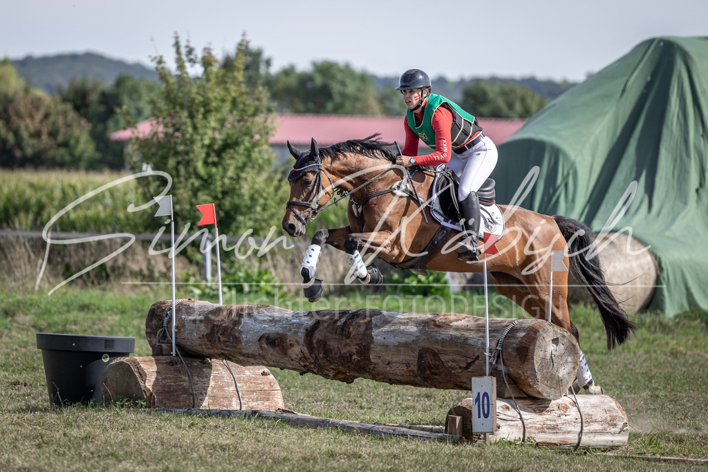 20250907-_3LI2008 | Tierfotografie Pferde, Hunde, Katzen, Haustiere.
Turnierfotografie Reitturniere, Reiten, Springreiten, Dressur in Hanau, dem Main-Kinzig-Kreis und dem Rhein-Main- Gebiet um Frankfurt