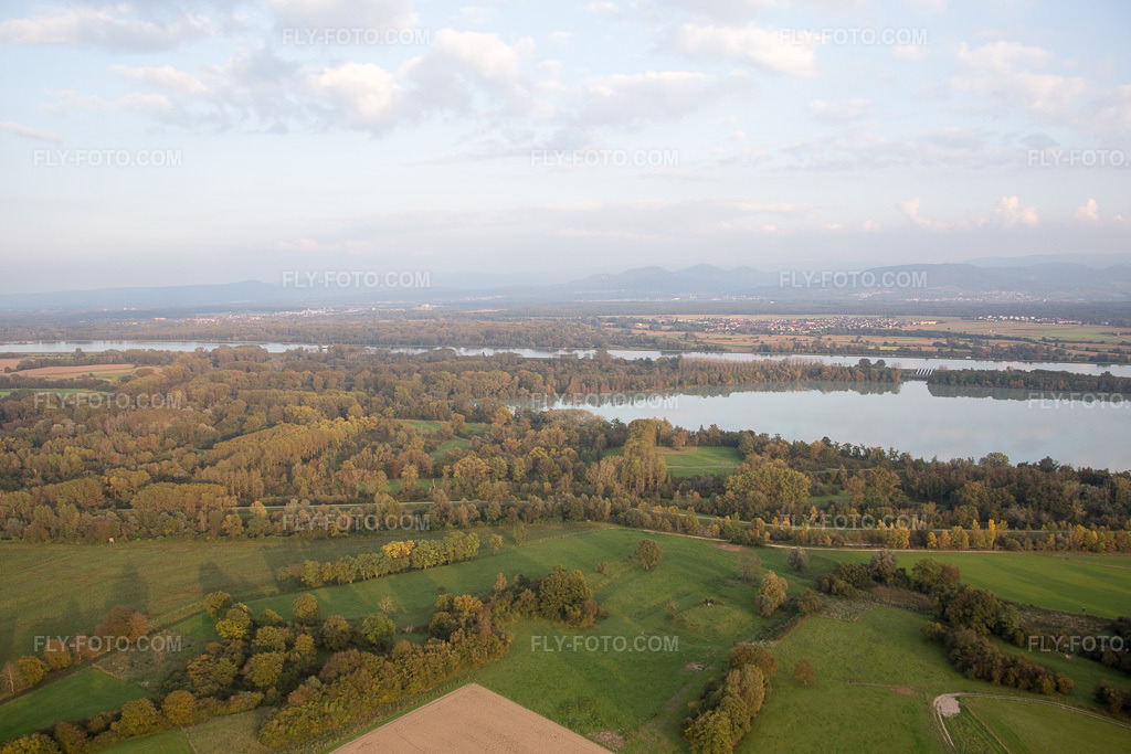 Aerial view: View of the town in Fort-Louis in the state Bas-Rhin, France.Photo: IMG_074366.jpg taken on 10/04/2014 by Werner Riehm/FLY-FOTO.comResolution of the original: 5472 x 3648 px