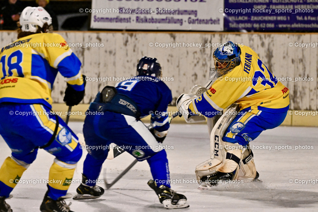 ELV Zauchen vs. EC Tigers Paternion  | #32 Fertani Karim ELV Zauchę, #9 Gratzer Julian EC Tigers Paternion, ELV Zauchen vs. EC Tigers Paternion , ELV Zauchen vs. EC Tigers Paternion  am 02.01.2025 in Eisoval Zauchen (Stadthalle Villach), Austria, (Photo by Bernd Stefan)