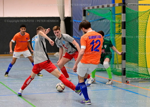 20230318-8026-futsal-rl-sv98-weilimdorf-HENFOTO | 18.03.2023 Futsal Regionalliga Süd Saison 2022 2023 SV Darmstadt 98 - SGM TSV Weilimdorf II SV Stuttgarter Kickers II (5:5) v. li. Luis Bachmann (7 Weilimdorf II) Dario Klinsenber (12 SV98) spielt zu Khalid Sahraoui (9 SV98) ganz links stehend (Foto: Peter Henrich) - Realisiert mit Pictrs.com