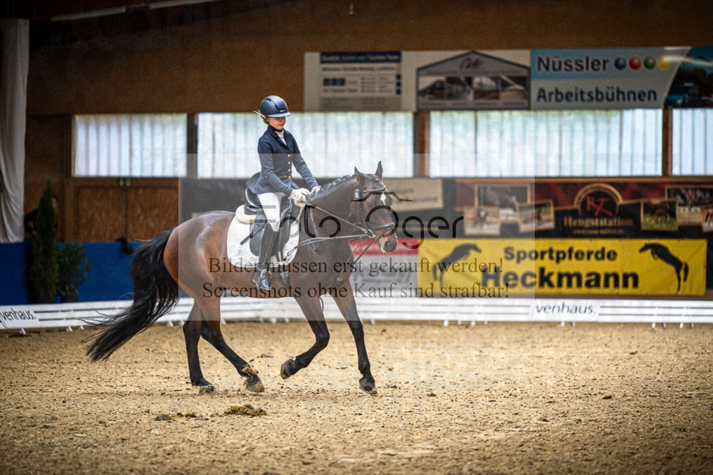 DOS_0949 | Entdecke hochwertige Reitturnierfotos von Foto Oger. Professionell, emotional und authentisch – jetzt Lieblingsmomente im Shop bestellen.Deutschlandweite Turnierfotografie. - Realisiert mit Pictrs.com