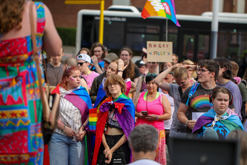 CSD_Moers_190725_092 | Bildergalerie von Sport-Ereignissen aber auch von weiteren spannenden Dingen - nicht nur vom Niederrhein. In Anlehnung an den bekannten Spruch von Hanns Dieter Hüsch heißt das Motto: "Niederrhein ist überall".  - Realisiert mit Pictrs.com