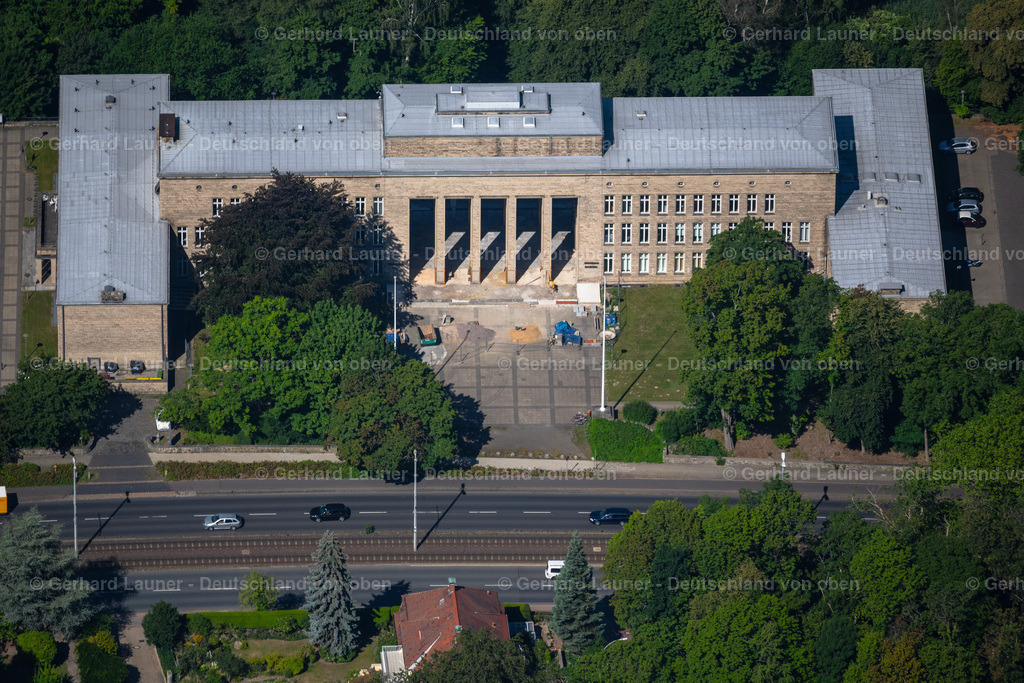 4035424 | BRAUNSCHWEIG 31.07.2020 Schulgebäude " Abendgymnasium Braunschweig + Braunschweig-Kolleg " in Braunschweig im Bundesland Niedersachsen, Deutschland. // School building of the " Abendgymnasium Braunschweig + Braunschweig-Kolleg " in Brunswick in the state Lower Saxony, Germany. Foto: Gerhard Launer