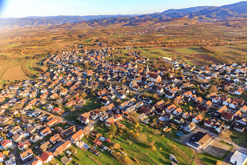 Luftbild: Ortsansicht aus Westen im Ortsteil Windschläg in Offenburg im Bundesland Baden-Württemberg in Deutschland. Foto: IMG_119955.jpg vom 30.11.2019 durch Werner Riehm/FLY-FOTO.de