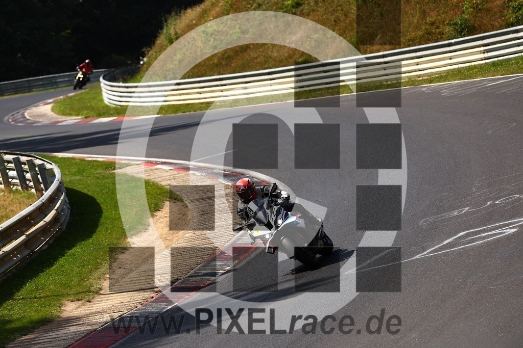 0091-20250813_02059 | Schöne Erinnerungen an spannende Momente - das festzuhalten ist unser Job. PIXELrace.de ist seit 2003 auf den Rennstrecken Europas unterwegs um die Action draußen beim Fahren und die wunderbare Stimmung imm Fahrerlager für euch einzufangen.