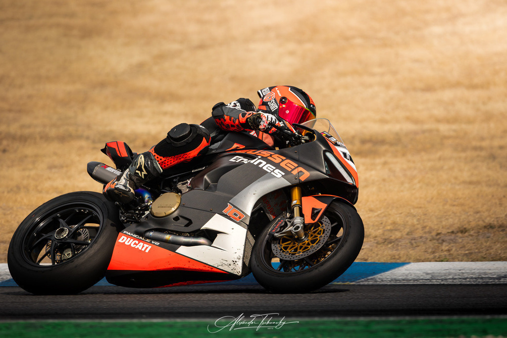 Ducati Trackday Hockenheimring 2026 | Entdecken Sie die faszinierende Welt von Alexander Tschuncky Arts: Kreative Fotografie, atemberaubende Automobilkunst und hochwertiger Bilderdruck. Lassen Sie sich inspirieren! - Realisiert mit Pictrs.com