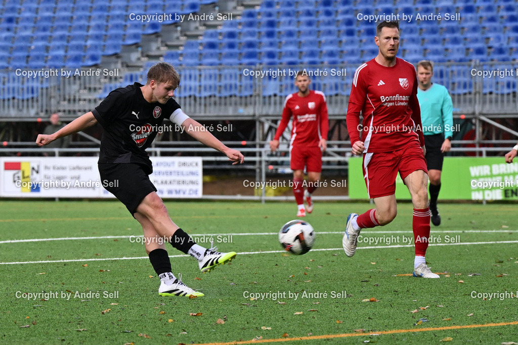 FC Kilia Kiel II vs TSV Flintbek | Jamie-Luca Rohr (Kilia #13) &amp; Hussein Sharba (Kilia #31) vs Sebastian Klimmek (Flintbek #23) / Fußball-Verbandsliga Ost Männer 2026/2027 / FC Kilia Kiel II vs TSV Flintbek / Kilia Sportplatz / Kiel / 10.10.26 - Realisiert mit Pictrs.com