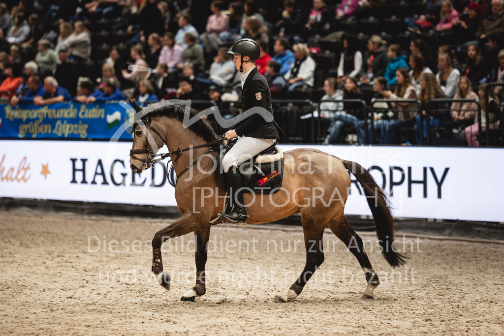 240119_Leipzig_PonyTrophy-553 | Deine schönsten Turniermomente als professionelle Fotos! Entdecke hochwertige Pferdesport-Fotografie im Online-Shop. Jetzt Fotos finden & bestellen!