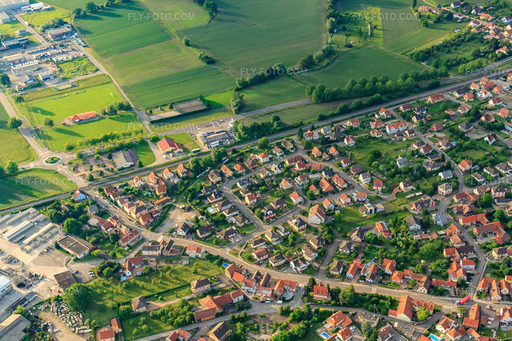 Aerial view: Rue Gounod in Kilstett in the state Bas-Rhin, France.Photo: IMG_28866.jpg taken on 06/14/2010 by Werner Riehm/FLY-FOTO.comResolution of the original: 4752 x 3168 px