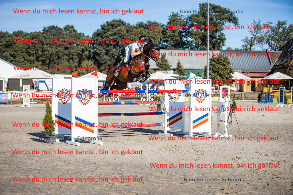 BK1A8621 | Turnierbilder Turnierfotos Nina Hüffmann Turnierfotografie Pferdefotografie Tierzeichnung Haustierzeichnung Pferdezeichnung Hundezeichnung Videograf  - Realisiert mit Pictrs.com