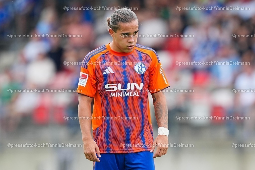 xYDR20072501031 | 20.07.2025, xydrx, Fußball, Rot Weiss Ahlen - FC Schalke 04, Testspiel, Wersestadion: Mauro Zalazar (FC Schalke 04 #16)