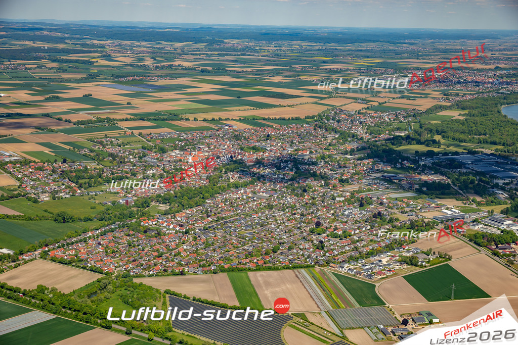Luftaufnahme der Stadt Gundelfingen an der Donau - Die Luftaufnahme wurde 2025 vom UL-Flugzeug heraus erstellt ( keine Drohne ) - Hochauflösende Luftaufnahme - für professionelle Ausdrucke geeignet. Die Geschenkidee !Mit Lizenz und Bildrechte bestellbar