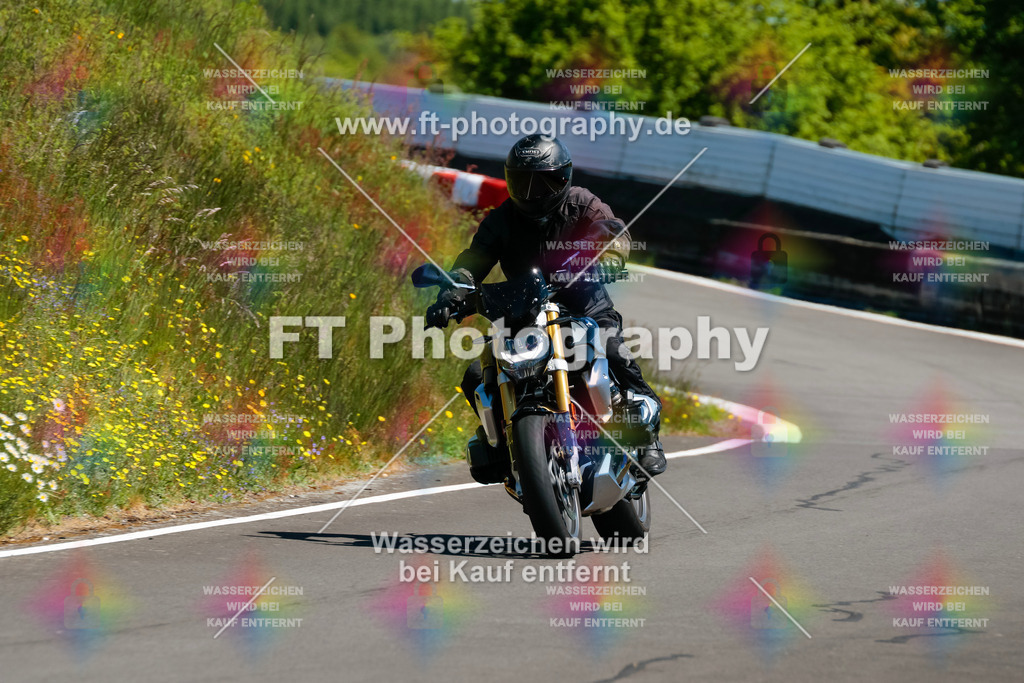 Moto-TeamOBK-22219 | Hier findet Ihr Bilder von Touristenfahrten auf der Nürburgring Nordschleife oder von anderen Veranstaltungen die ich besucht habe. Viel Spass beim Durch Schauen 