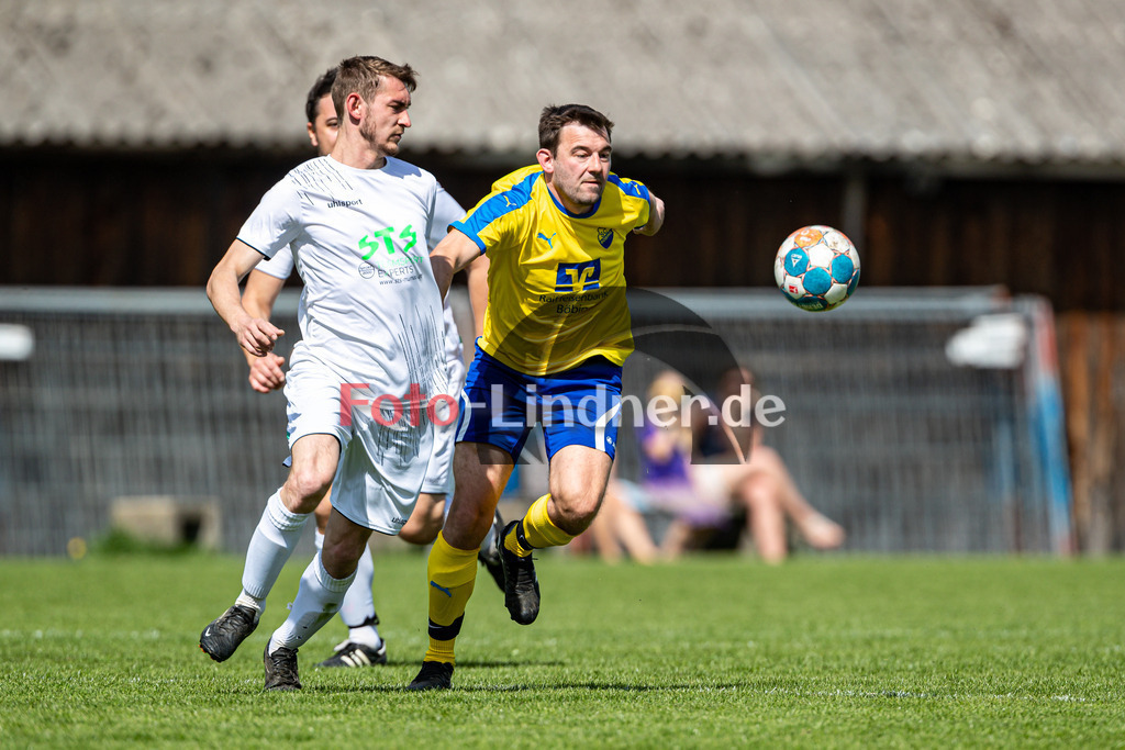 SC Böbing vs SG SV Eberfing/SV Söchering | Abstiegs Qualifikationsrunde A-Klasse Gruppe P, SC Böbing vs SG SV Eberfing/SV Söchering, 20240414,
Duell zwischen Tobias KREUTTERER (SCB 16) und Josef LUIDL (SVES 6),
2024-04-14 in Böbing (Sportplatz Böbing)
16 Tobias KREUTTERER (SCB 16), 6 Josef LUIDL (SVES 6)
Copyright: WolfgangxLindner foto-lindner.de