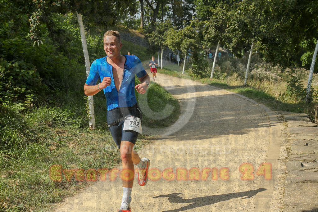 250824_1446_EX1_7521 | Sportfotografie im Rhein-Sieg Kreis, Köln, Bonn, NRW, Rheinland Pfalz, Hessen, etc. Unser Tätigkeitsfeld umfasst den Laufsport vom Volkslauf über den Marathon, Duathlon, Triathon bis zum Ultralauf wie Kölnpfad Ultra oder Schindertrail.
