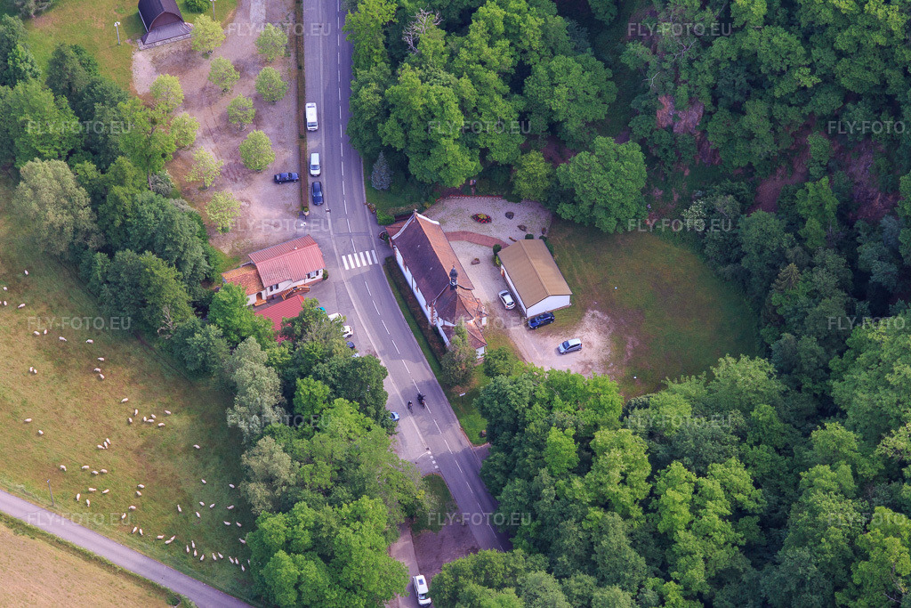 Vue aérienne: Chapelle Notre-Dame à le quartier Sankt Germanshof in Wissembourg dans le département Bas Rhin, France. Photo: IMG_100710.jpg prise le 05/06/2017 par Werner Riehm/FLY-FOTO.euRésolution de l'original: 5472 x 3648 px