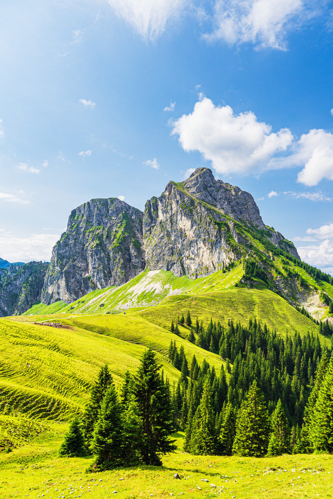 Blick vom Breitenberg auf den Aggenstein bei Pfronten | Blick vom Breitenberg auf den Aggenstein bei Pfronten.