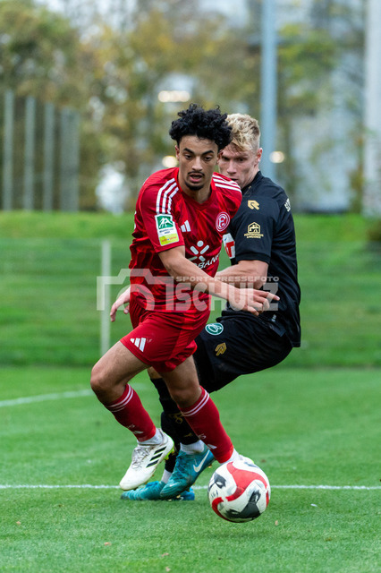 20241102_NSZ_6059 | Hamza Anhari (Fortuna Düsseldorf U23,No.10) gegen Barne Pernot (Fortuna Köln,No.04)DEU, Düsseldorf, 02.11.2024 Fußball, Regionalliga West, Saison 2024/2025, 14. Spieltag, Fortuna Düsseldorf U23 - SC Fortuna Köln - Realisiert mit Pictrs.com