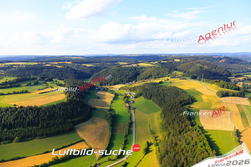 Die Luftaufnahme Roßlach - Wilhelmsthal wurde vom UL-Flugzeug (keine Drohne) aus fotografiert.Hohe Druck- Auflösung-die Geschenkidee!