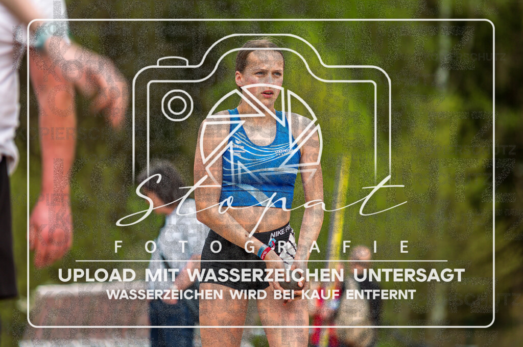 KMHK-1145 | Madlen Badenhop (TV Jahn Walsrode (NI)) bei den Kreismeisterschaften Leichtathletik-Wurf Heidekreis 2026 im Boehmewaldstadion, Soltau (Simon Paul Stopat) - Realisiert mit Pictrs.com