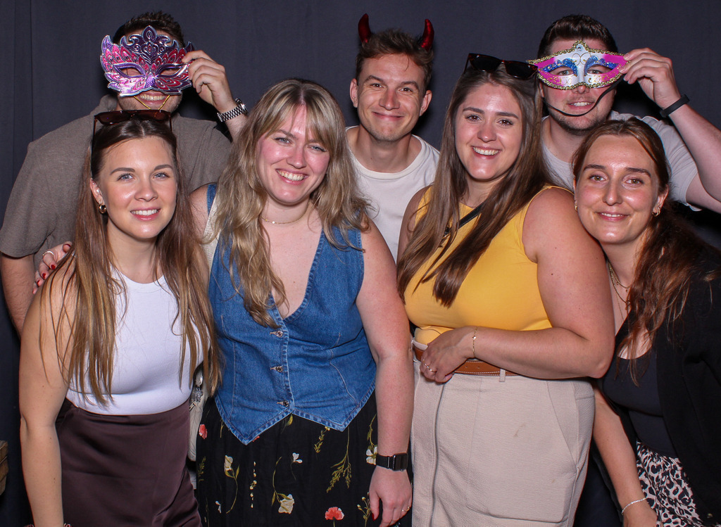 top-top.de-250628-060 | Foto, Video, Fotografie, Videografie, Fotobox, DJ, Discjockey, Musik, Musikbox, Veranstaltung, Photobooth, Amazon, Ebay, Buchtipp, Bestseller, Autor, Verlag, Buch, Wesel, Hamminkeln, NRW, Dinslaken, Rees, Drohne, Hochzeit, Party, Fotobox, Wesel, Fotograf