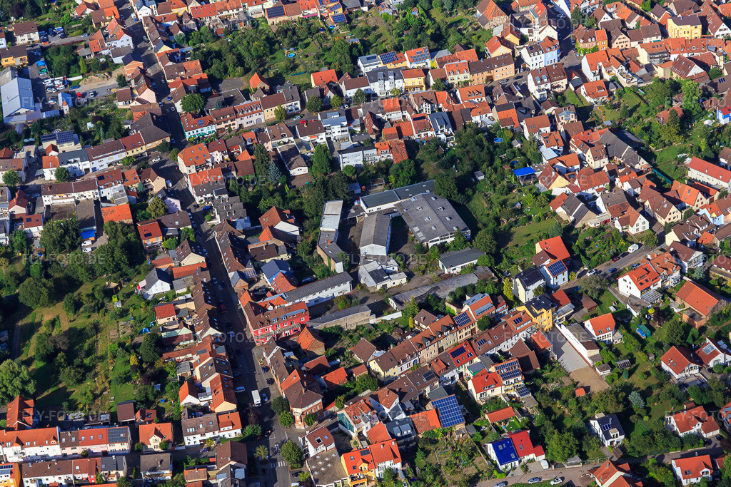 Luftbild: Haus Edelberg Seniorenzentrum Weingarten in Weingarten im Bundesland Baden-Württemberg in Deutschland. – Foto: IMG_093397.jpg vom 22.08.2016 durch Werner Riehm/FLY-FOTO.de – Auflösung des Originals: 5472 x 3648 px – emeis Seniorenresidenz Weingarten - Haus Edelberg